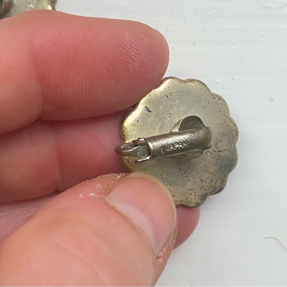 Vintage silver Asian clip on earrings - Picture 4 of 6